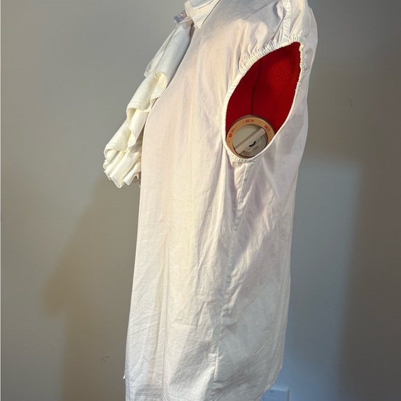 White Ruffled Sleeveless Blouse - Picture 7 of 7